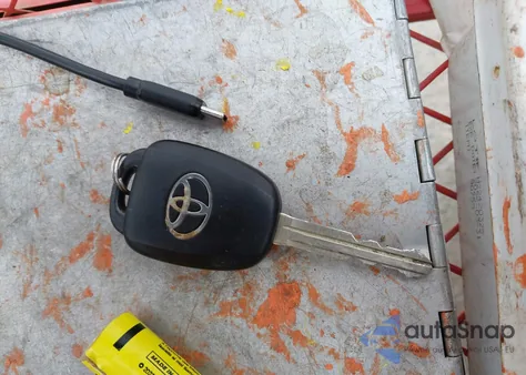 2018 Toyota Corolla Le z USA, uszkodzony, nr VIN 2T1BURHE2JC105017